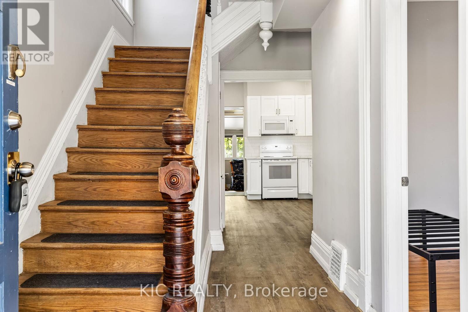 762 Water Street, Peterborough North (South), Ontario  K9H 3N6 - Photo 5 - X12162768