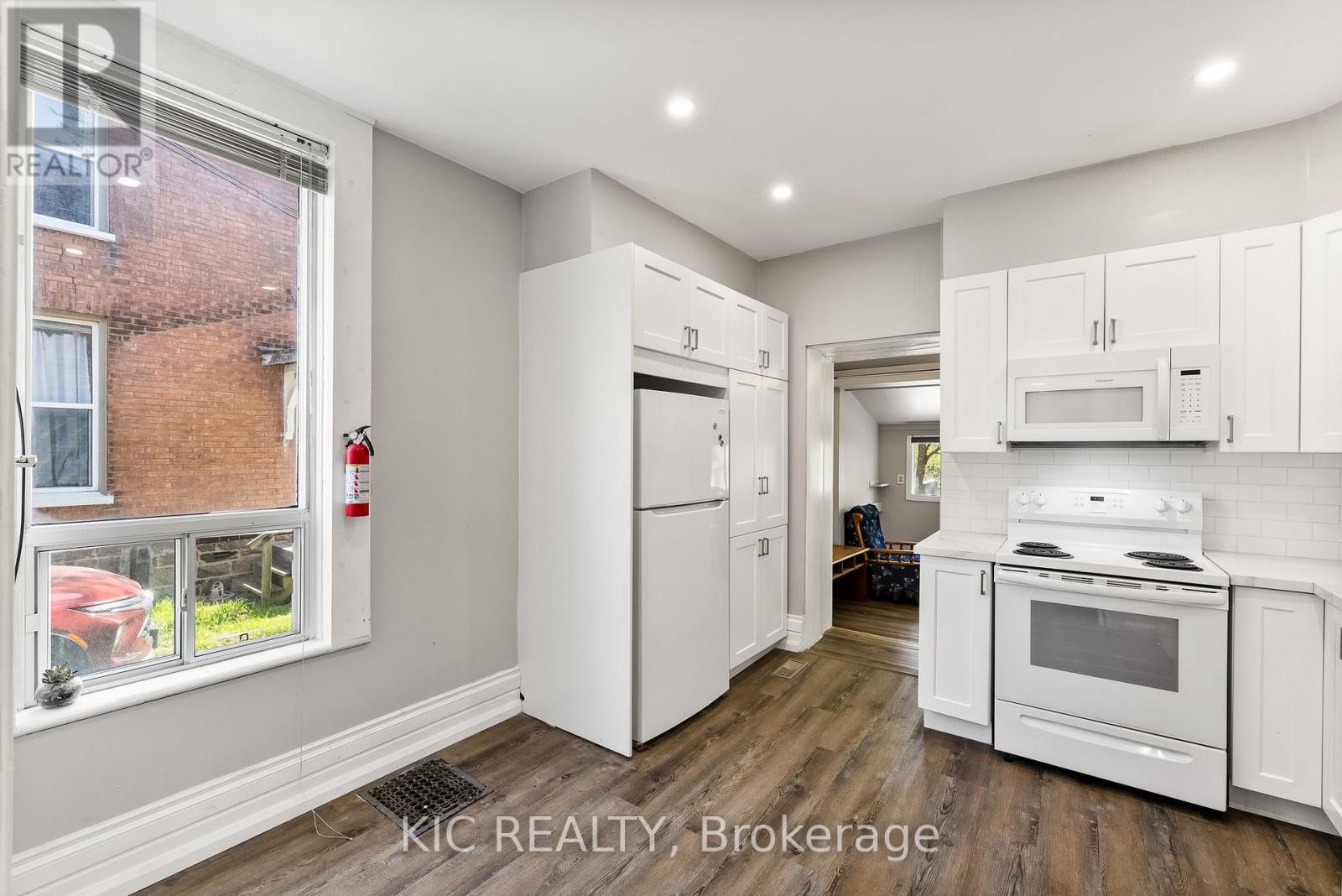 762 Water Street, Peterborough North (South), Ontario  K9H 3N6 - Photo 9 - X12162768