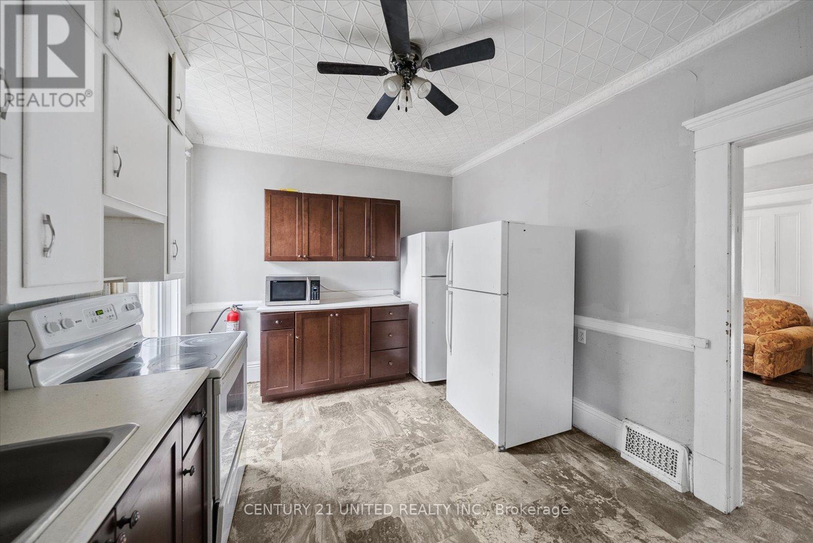 252 London Street, Peterborough Central (North), Ontario  K9H 2Z2 - Photo 12 - X12162896