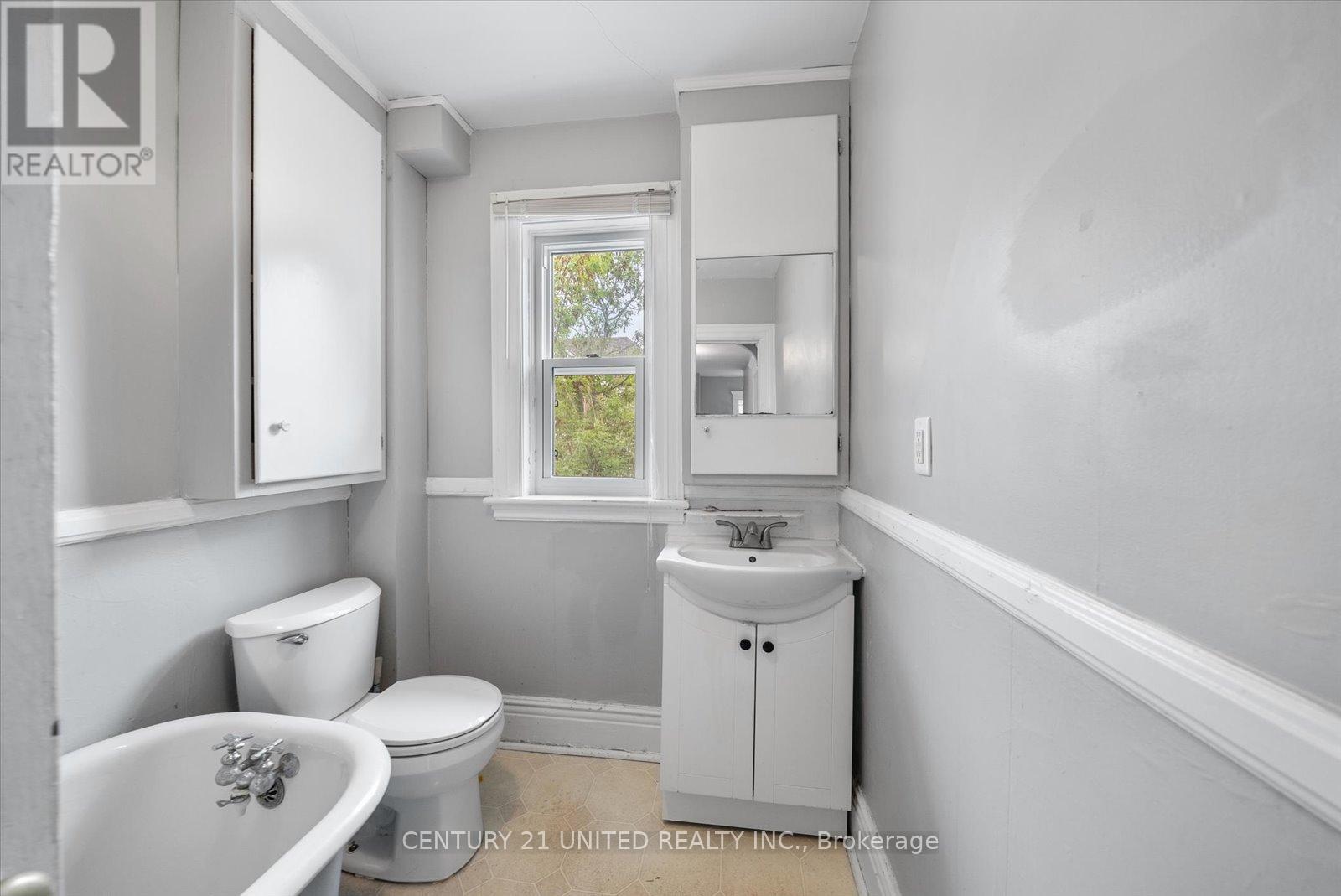 252 London Street, Peterborough Central (North), Ontario  K9H 2Z2 - Photo 21 - X12162896