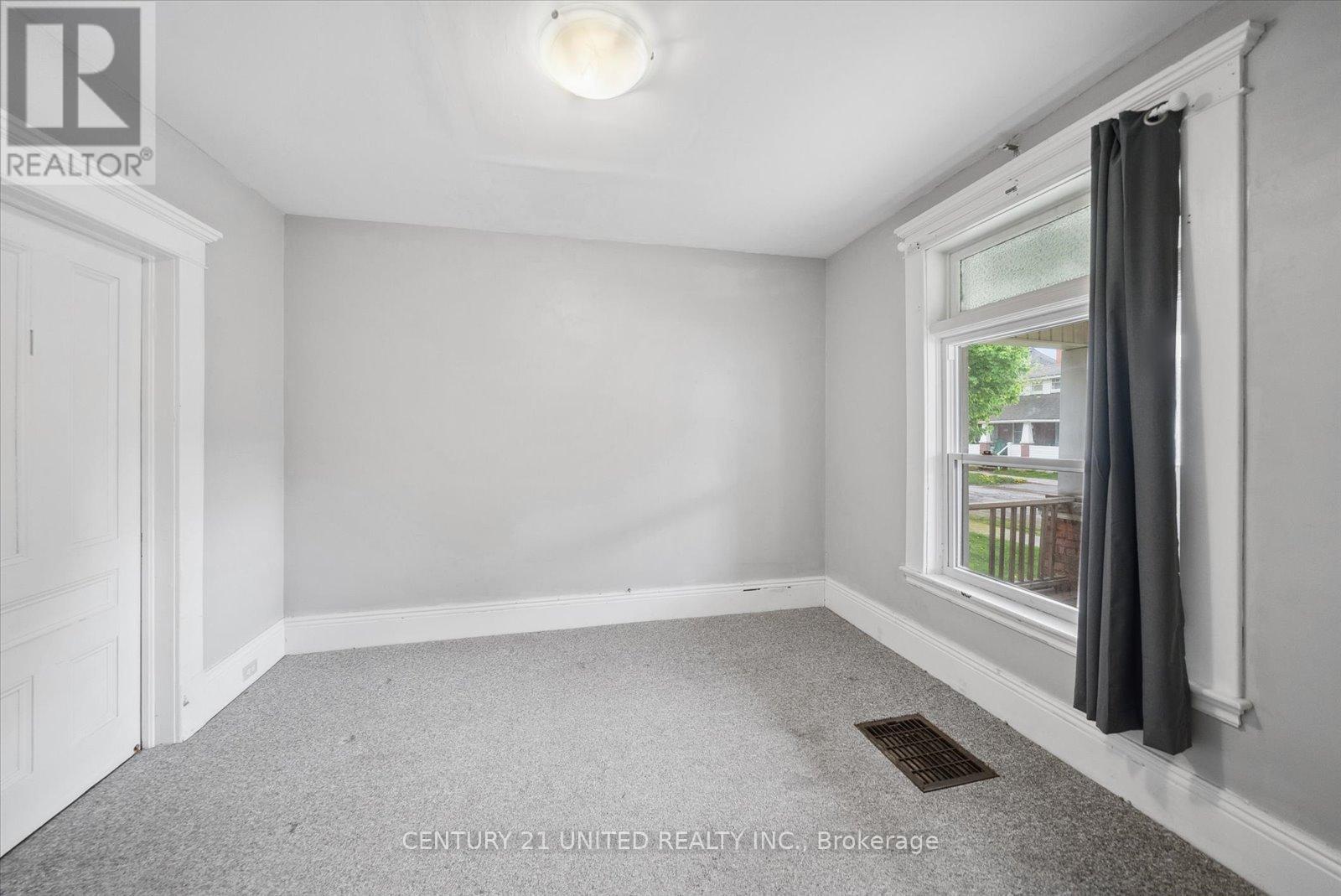 252 London Street, Peterborough Central (North), Ontario  K9H 2Z2 - Photo 5 - X12162896