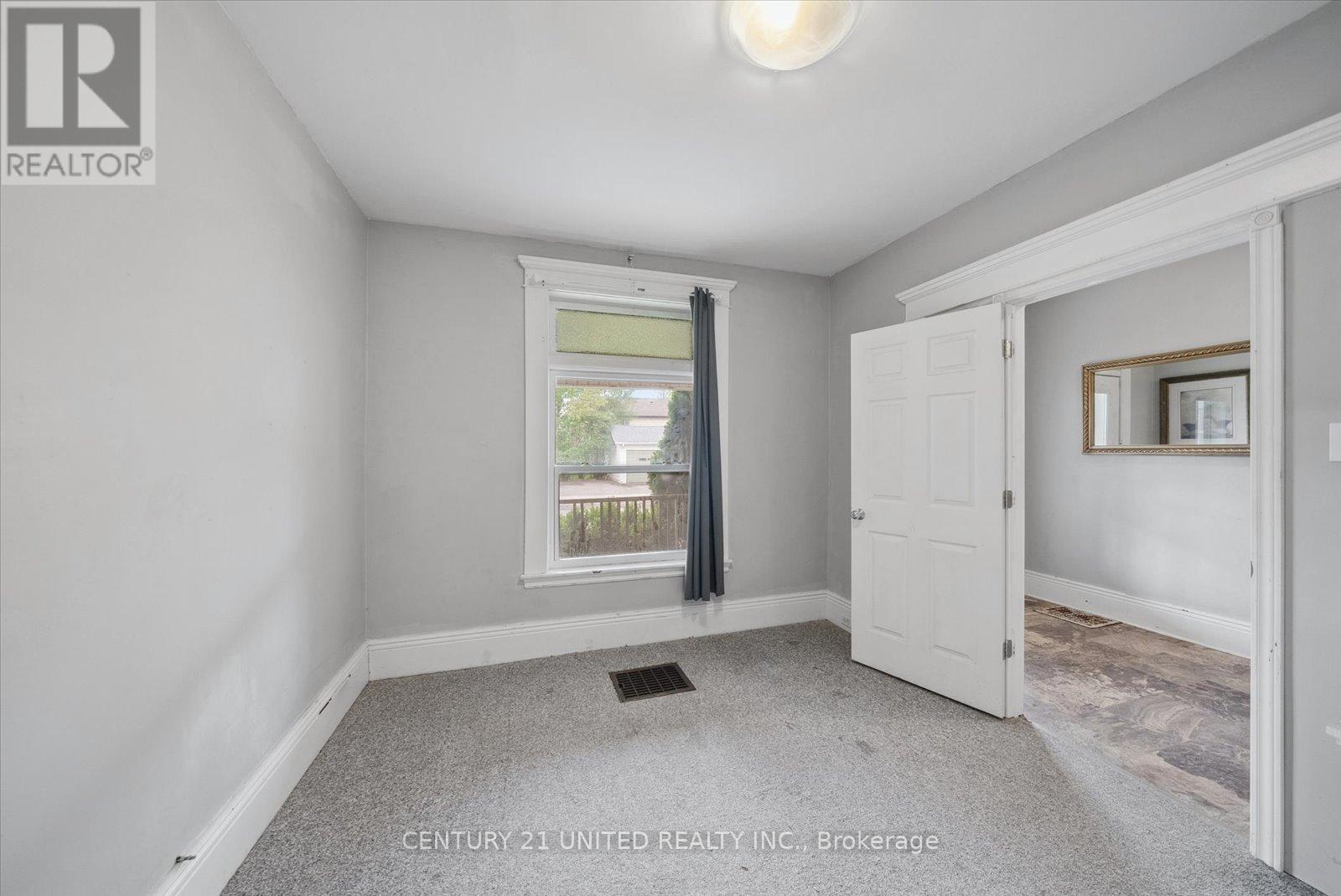 252 London Street, Peterborough Central (North), Ontario  K9H 2Z2 - Photo 6 - X12162896