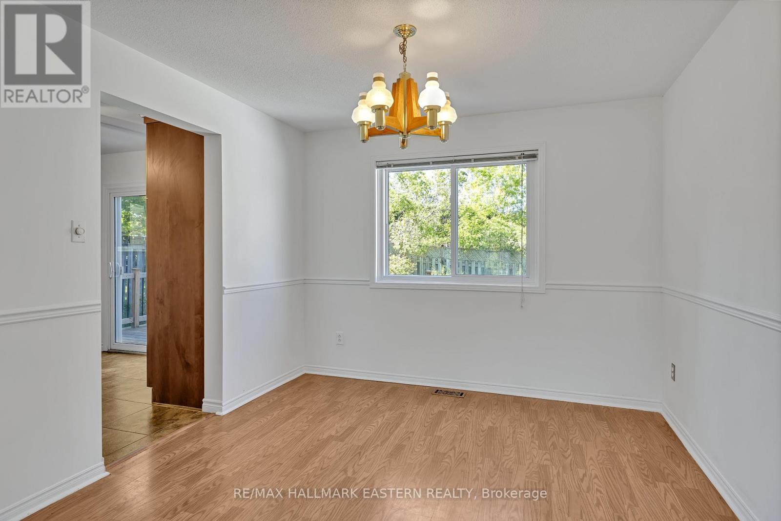 1118 Huntington Circle, Peterborough West (South), Ontario  K9K 2A8 - Photo 11 - X12163519