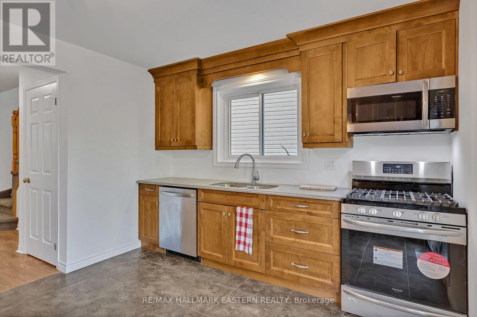 1118 Huntington Circle, Peterborough West (South), Ontario  K9K 2A8 - Photo 16 - X12163519