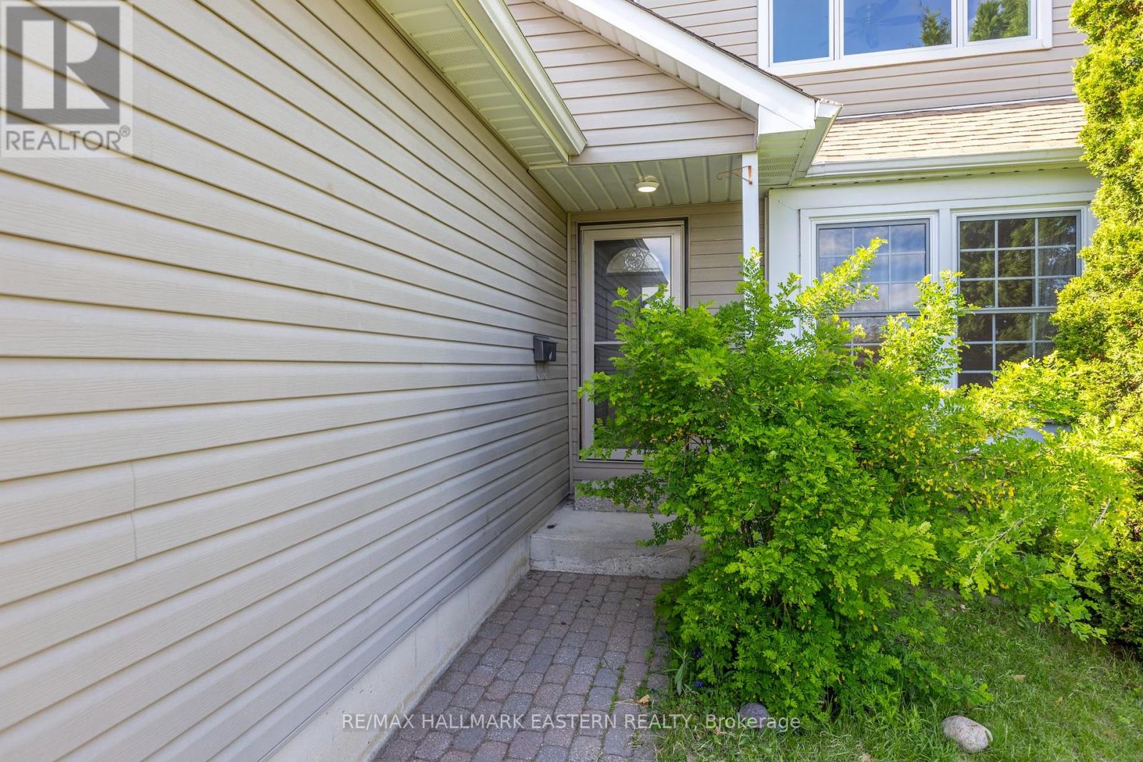 1118 Huntington Circle, Peterborough West (South), Ontario  K9K 2A8 - Photo 2 - X12163519