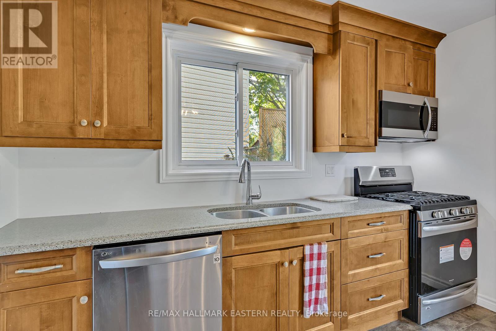 1118 Huntington Circle, Peterborough West (South), Ontario  K9K 2A8 - Photo 21 - X12163519
