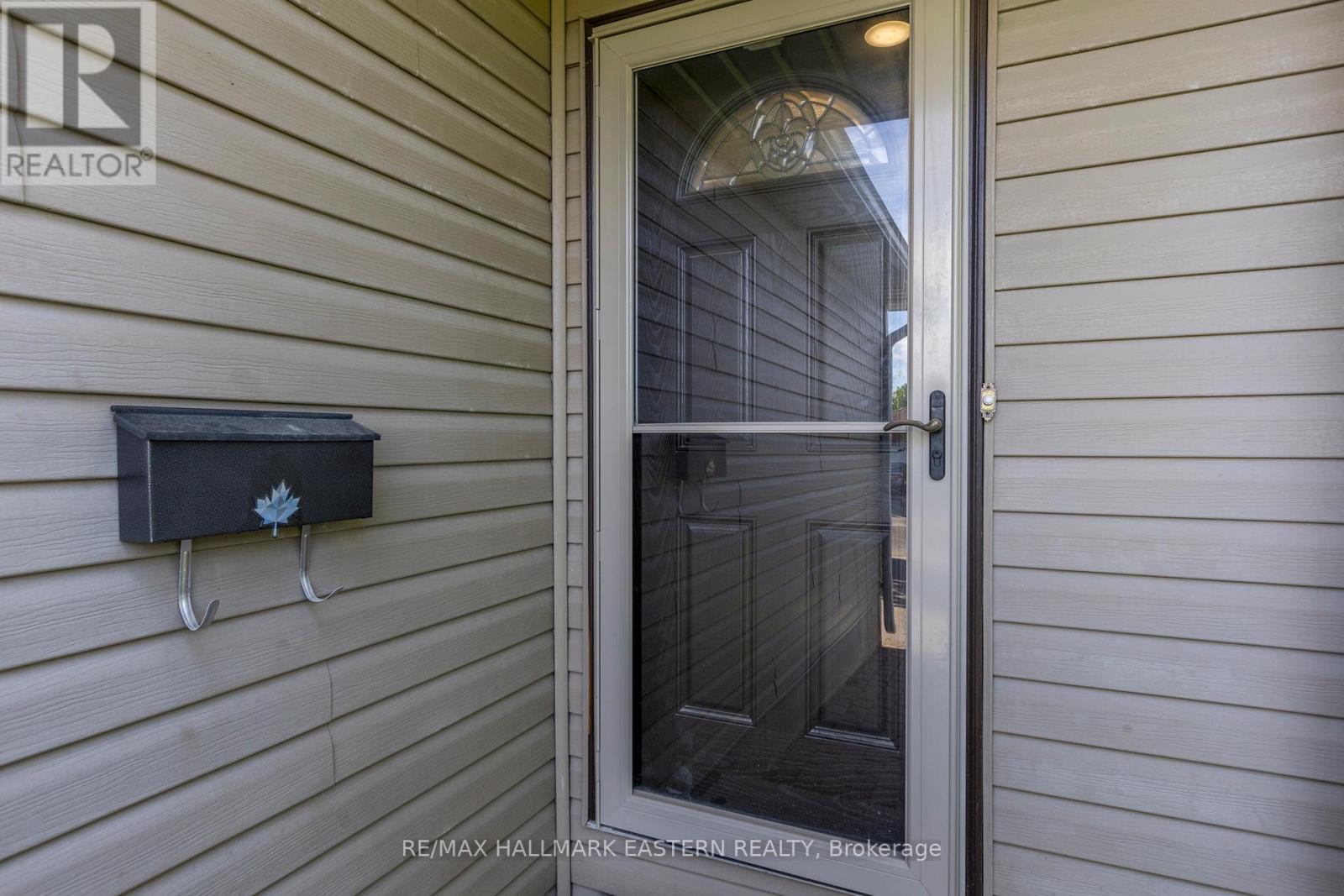 1118 Huntington Circle, Peterborough West (South), Ontario  K9K 2A8 - Photo 3 - X12163519
