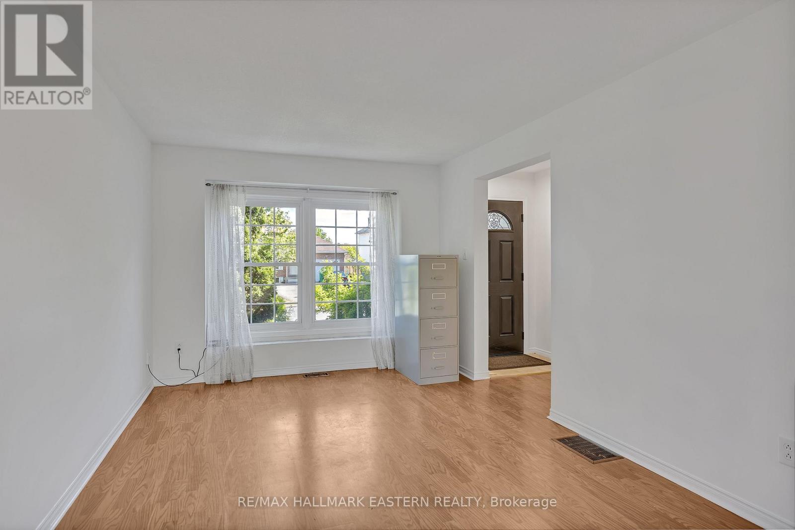 1118 Huntington Circle, Peterborough West (South), Ontario  K9K 2A8 - Photo 8 - X12163519