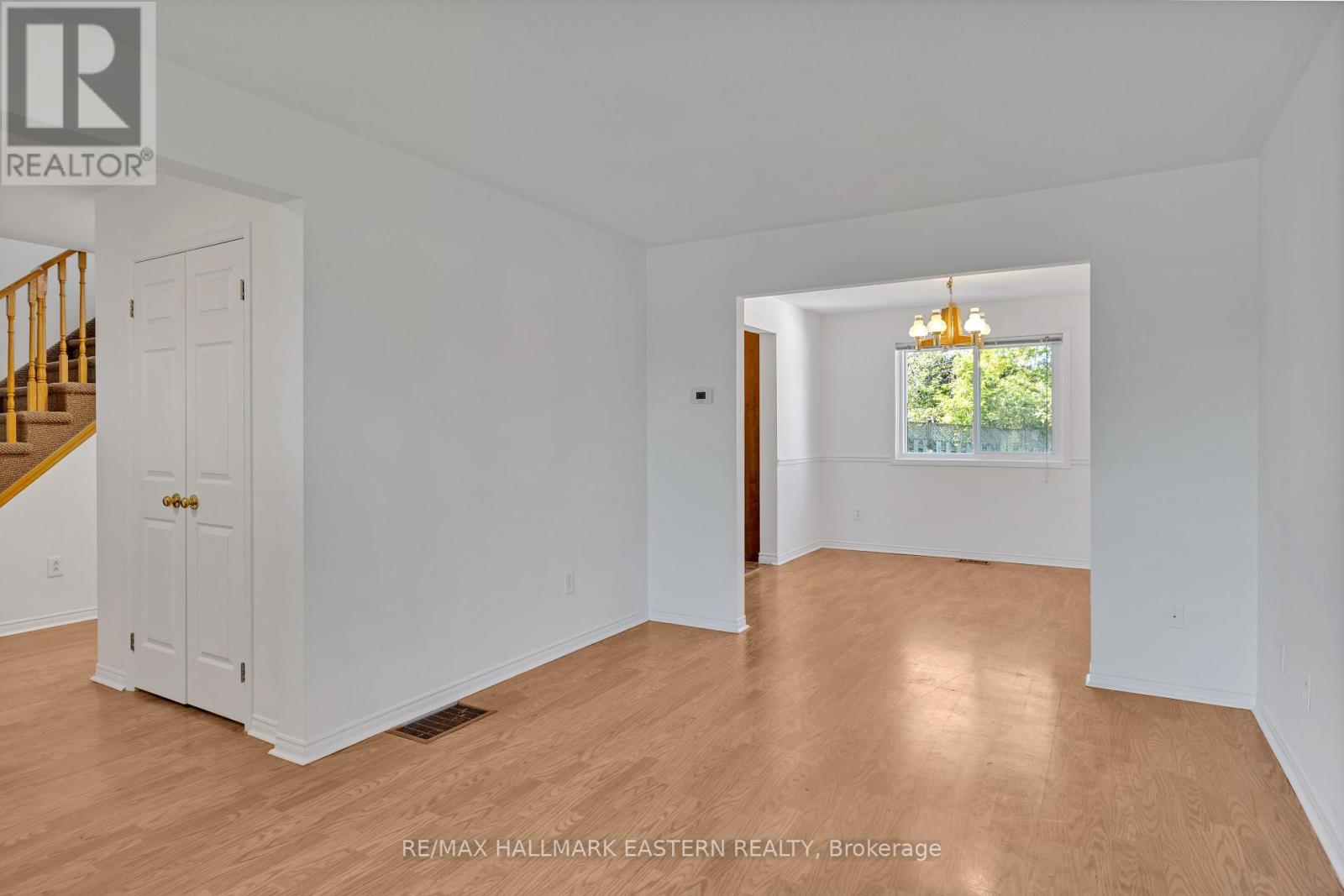 1118 Huntington Circle, Peterborough West (South), Ontario  K9K 2A8 - Photo 9 - X12163519
