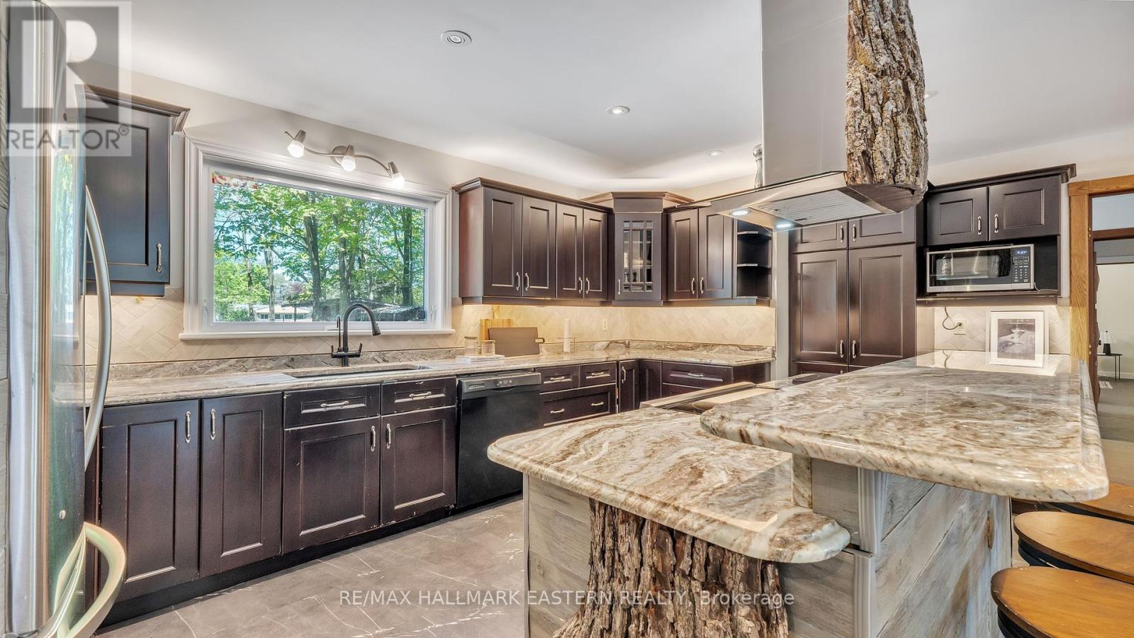 215 Fife's Bay Road, Selwyn, Ontario  K9J 0C6 - Photo 15 - X12163738