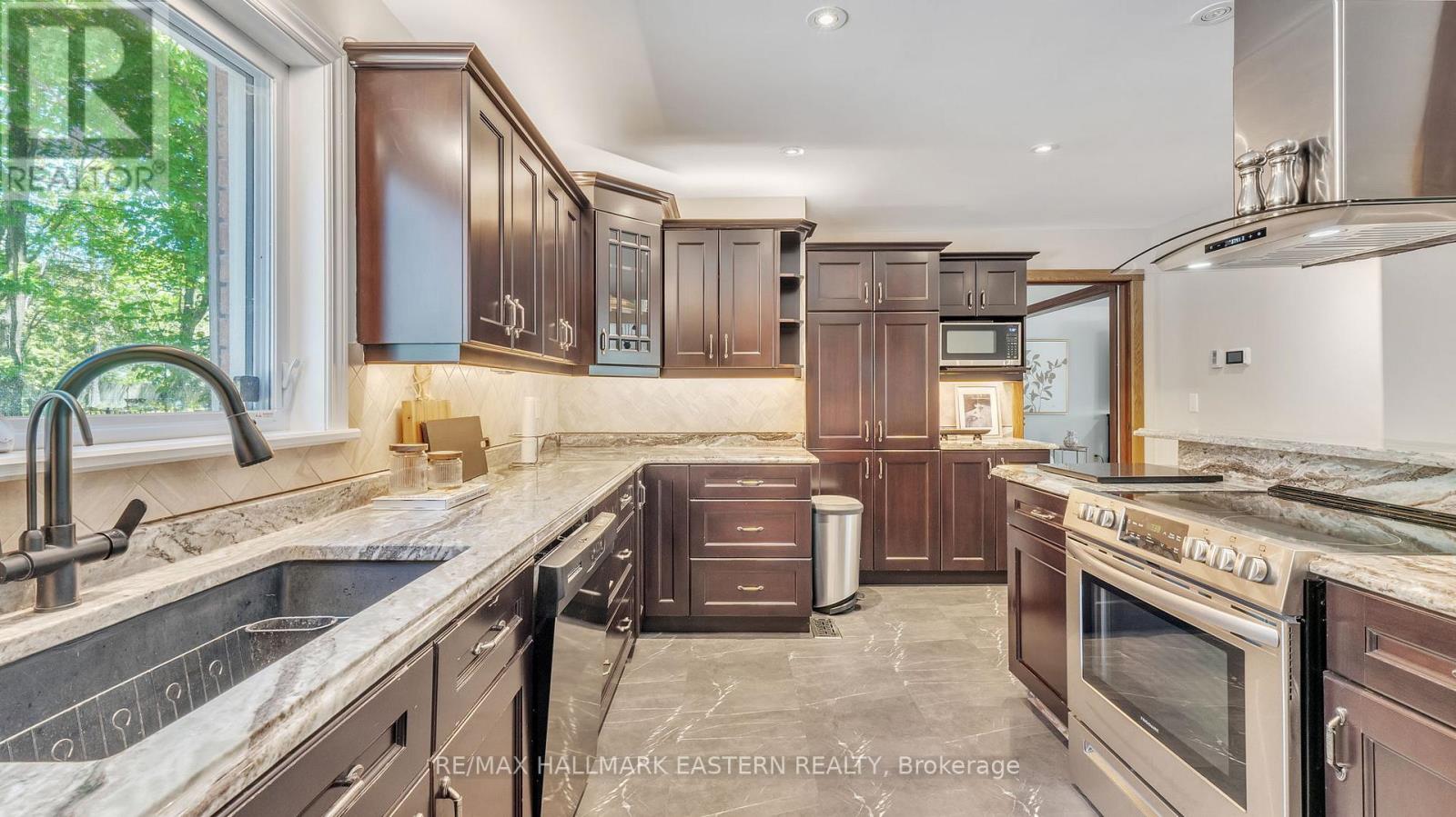 215 Fife's Bay Road, Selwyn, Ontario  K9J 0C6 - Photo 16 - X12163738