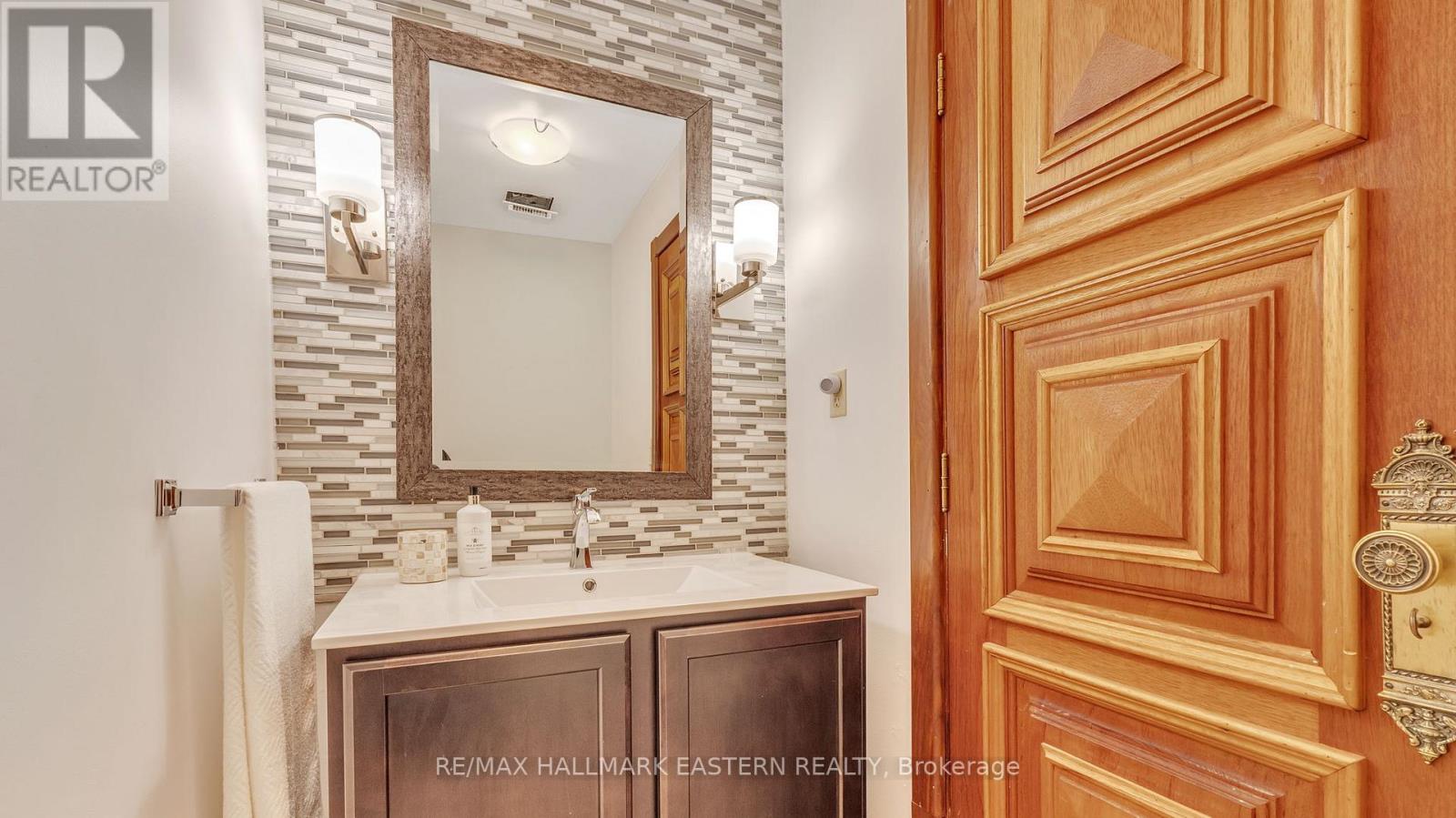 215 Fife's Bay Road, Selwyn, Ontario  K9J 0C6 - Photo 20 - X12163738