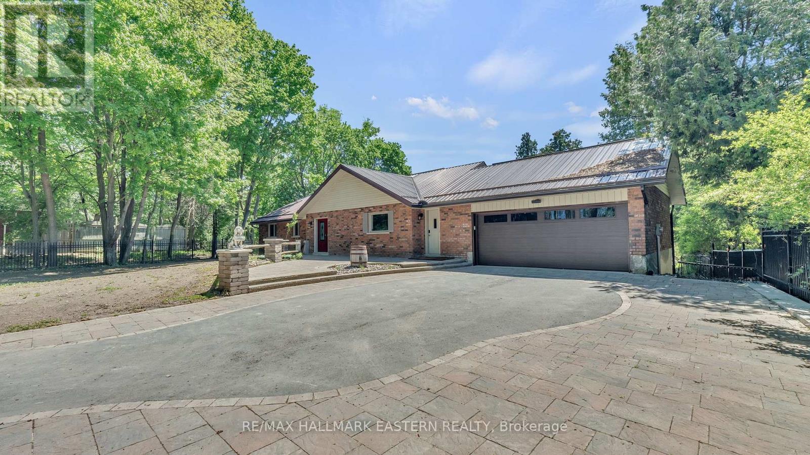 215 Fife's Bay Road, Selwyn, Ontario  K9J 0C6 - Photo 3 - X12163738