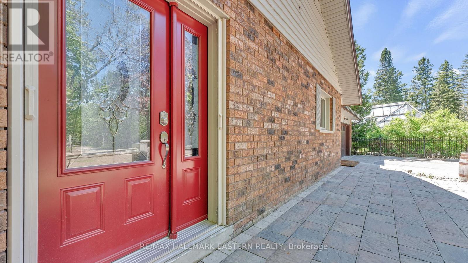 215 Fife's Bay Road, Selwyn, Ontario  K9J 0C6 - Photo 4 - X12163738