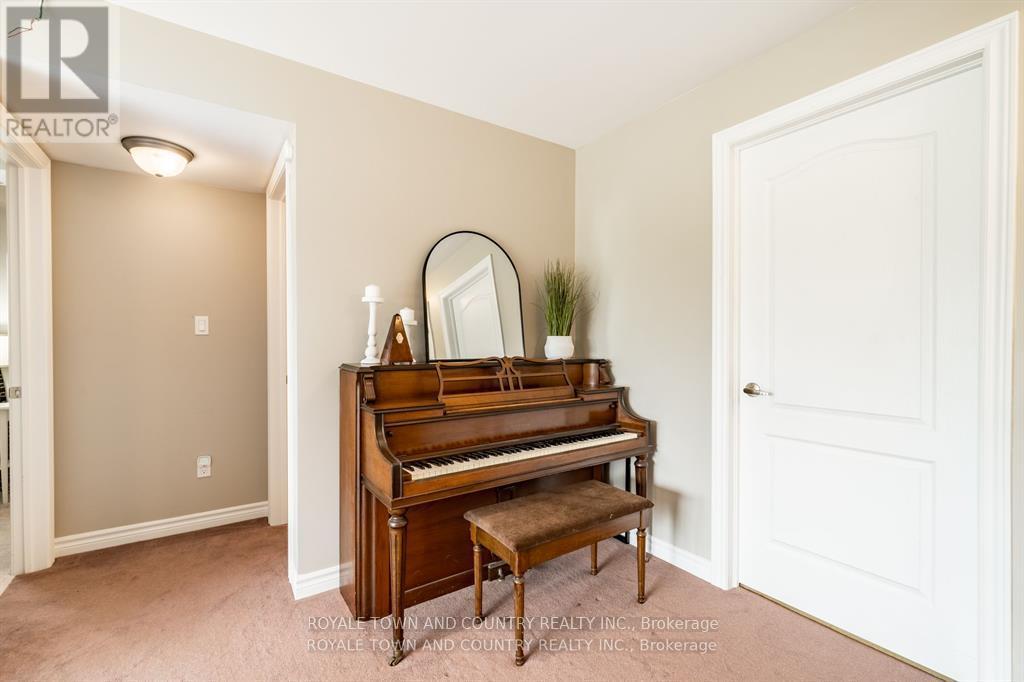 17 Logan Lane, Kawartha Lakes (Lindsay), Ontario  K9V 0L3 - Photo 26 - X12165080