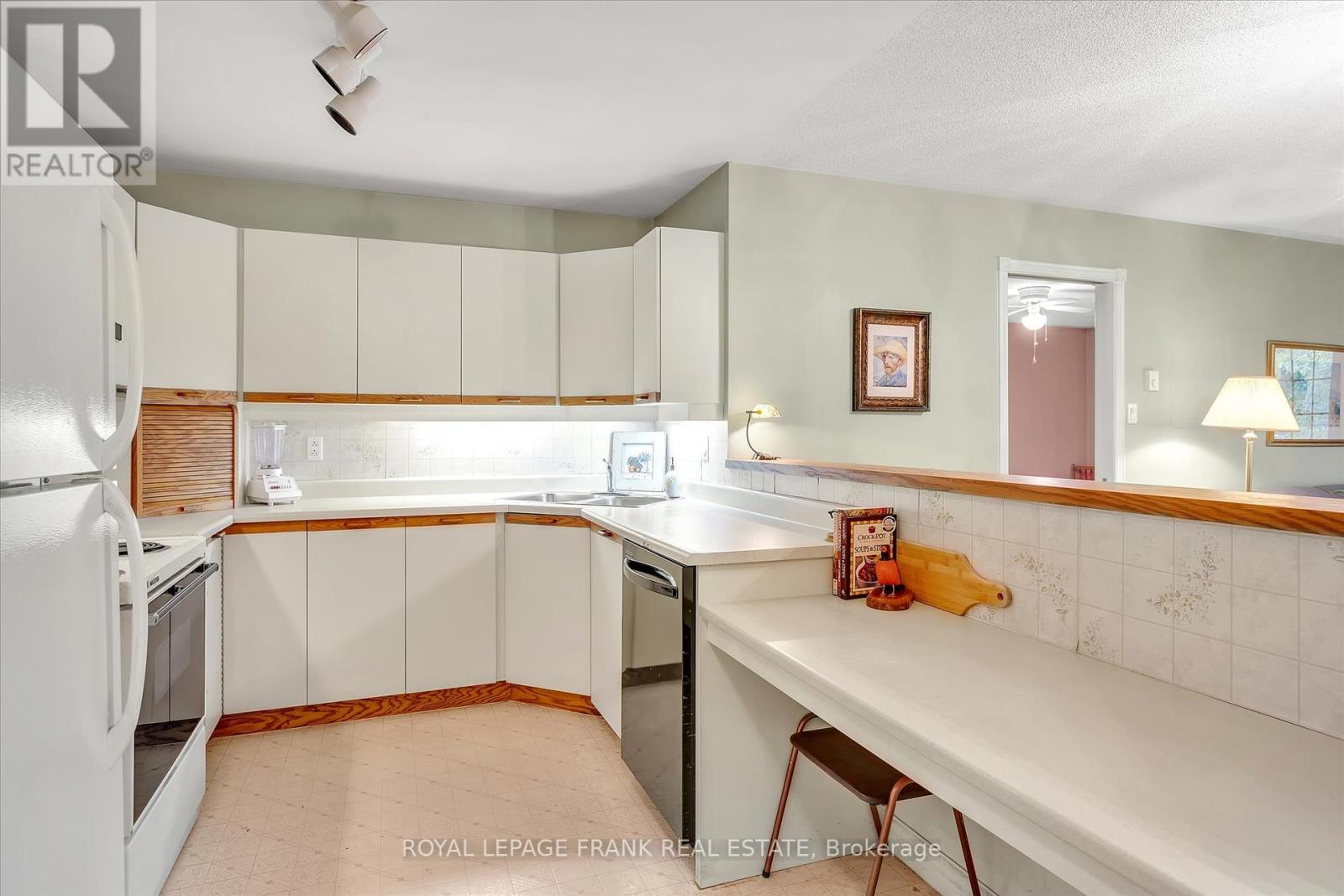 4 - 695 Whitaker Street, Peterborough East (North), Ontario  K9H 7K3 - Photo 5 - X12165691