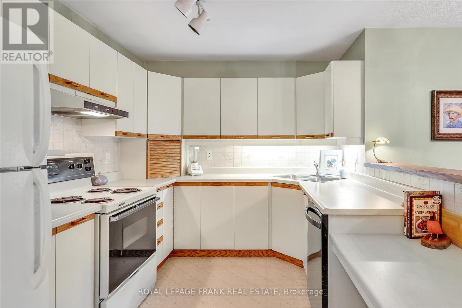 4 - 695 Whitaker Street, Peterborough East (North), Ontario  K9H 7K3 - Photo 6 - X12165691