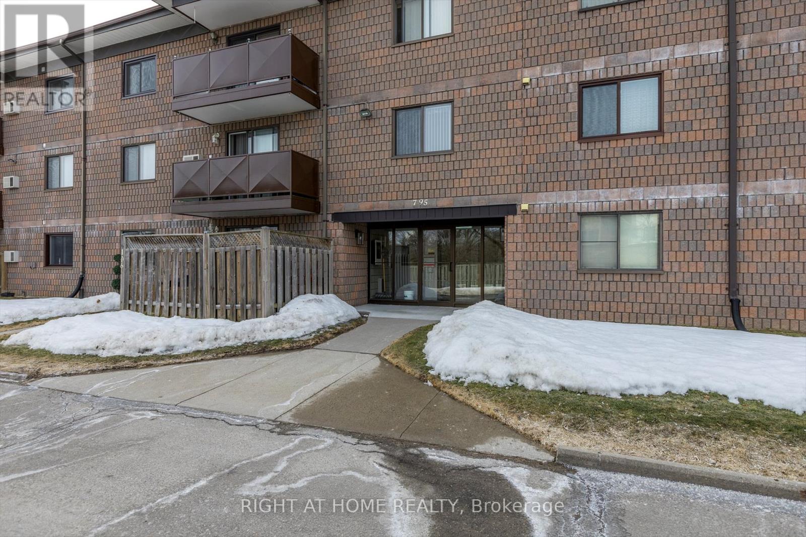 208 - 795 Sherbrooke Street, Peterborough West (North), Ontario  K9J 2R2 - Photo 2 - X12165777