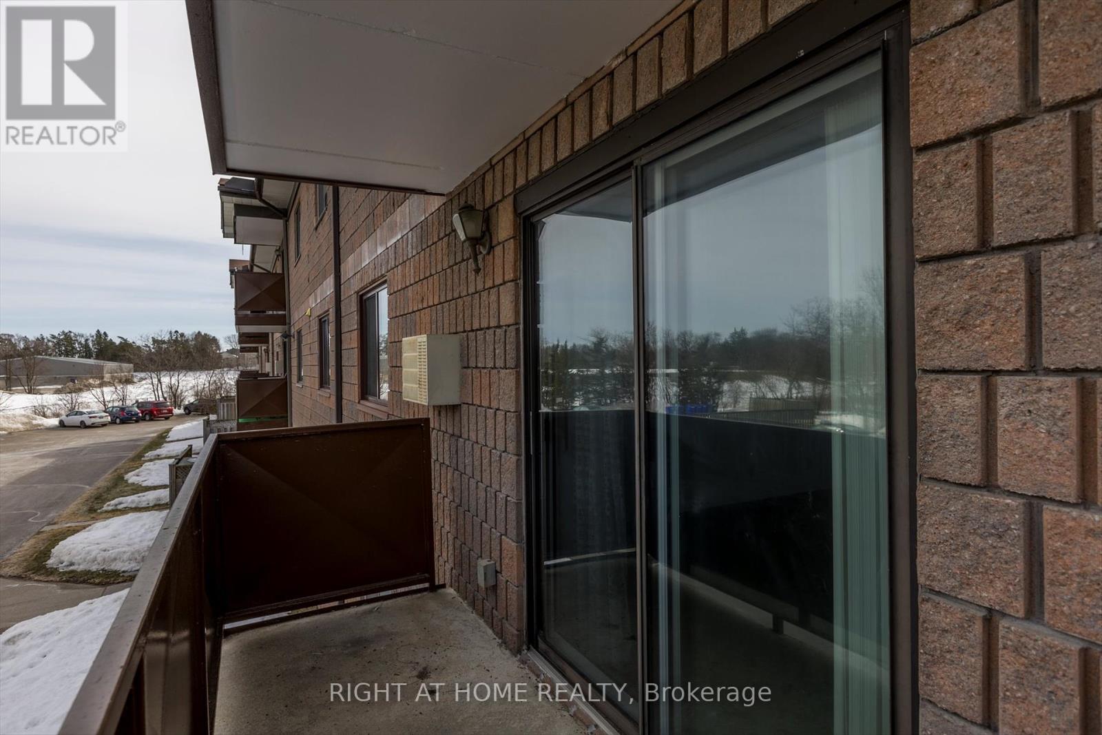 208 - 795 Sherbrooke Street, Peterborough West (North), Ontario  K9J 2R2 - Photo 3 - X12165777