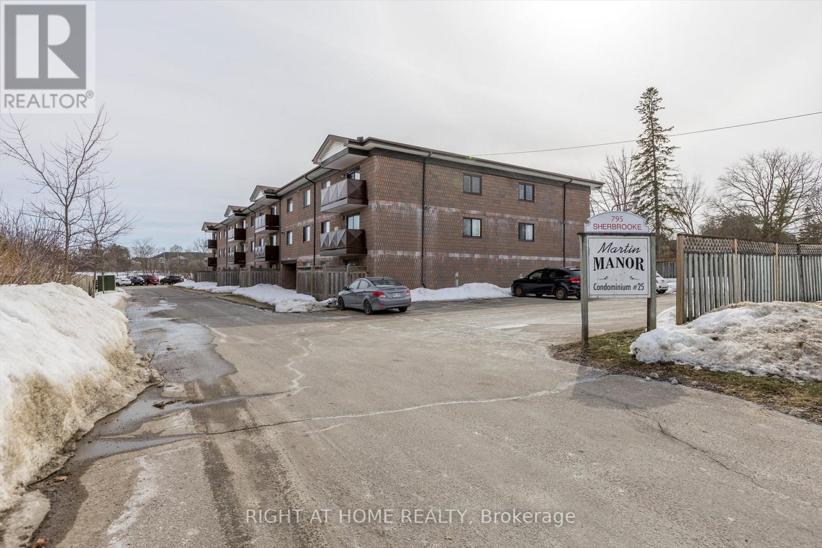 208 - 795 Sherbrooke Street, Peterborough West (North), Ontario  K9J 2R2 - Photo 5 - X12165777