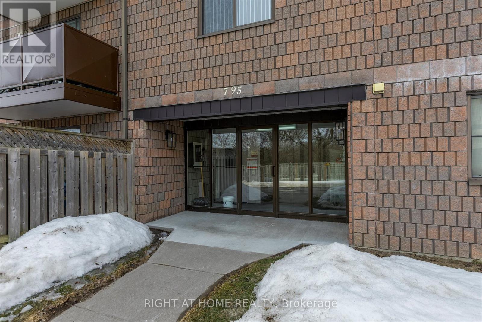 208 - 795 Sherbrooke Street, Peterborough West (North), Ontario  K9J 2R2 - Photo 6 - X12165777