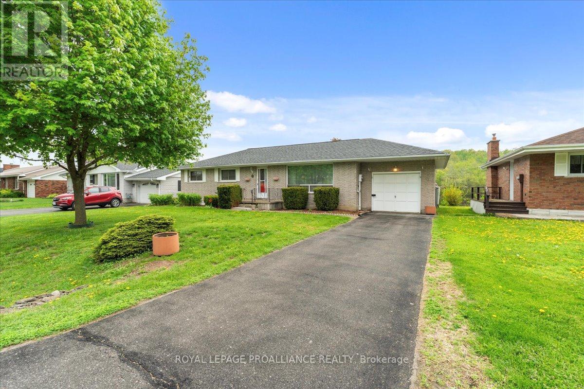 5 Tanner Road, Trent Hills (Campbellford), Ontario  K0L 1L0 - Photo 4 - X12166651
