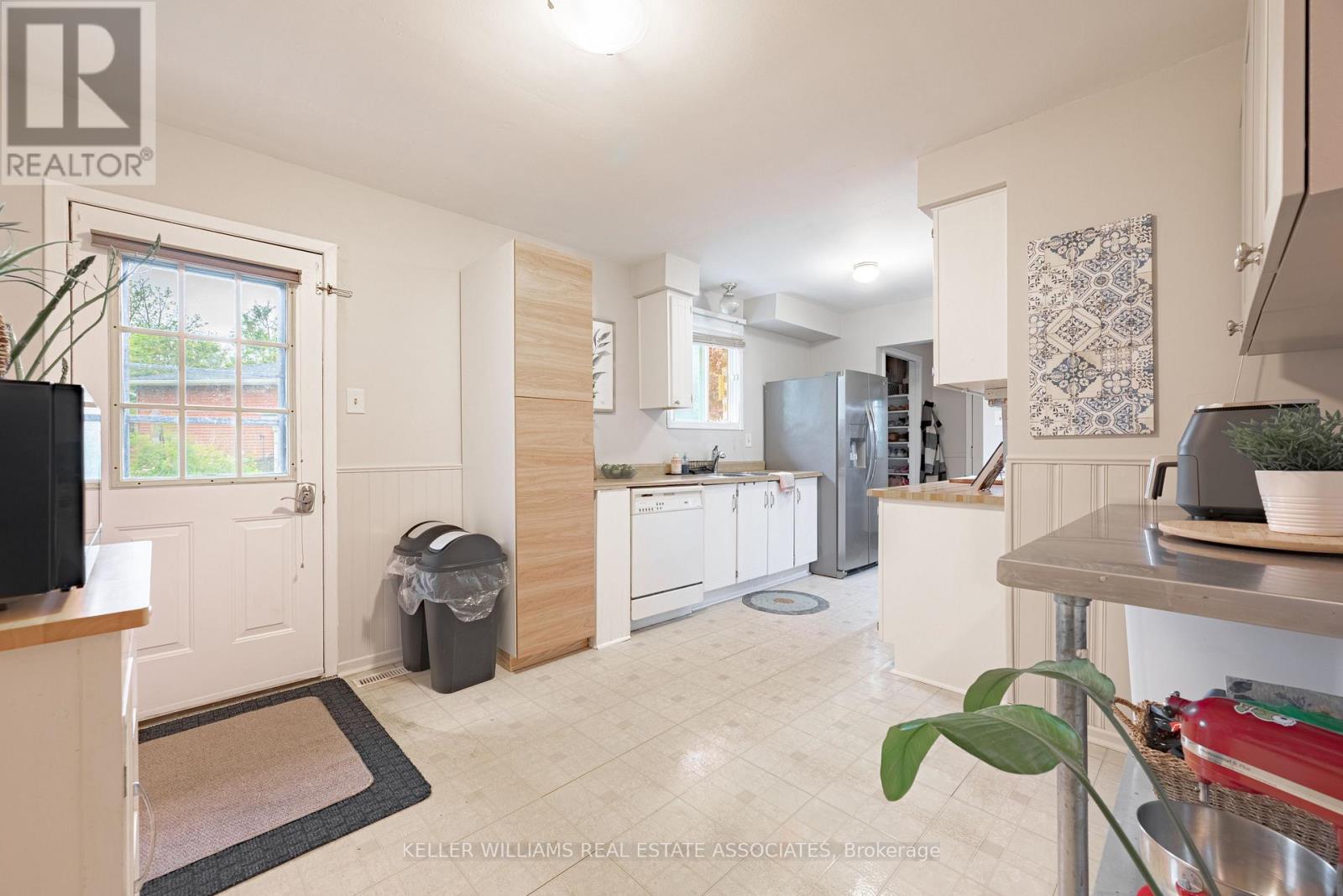 15 Lloyd Place, Kawartha Lakes (Lindsay), Ontario  K9V 5C1 - Photo 10 - X12167275