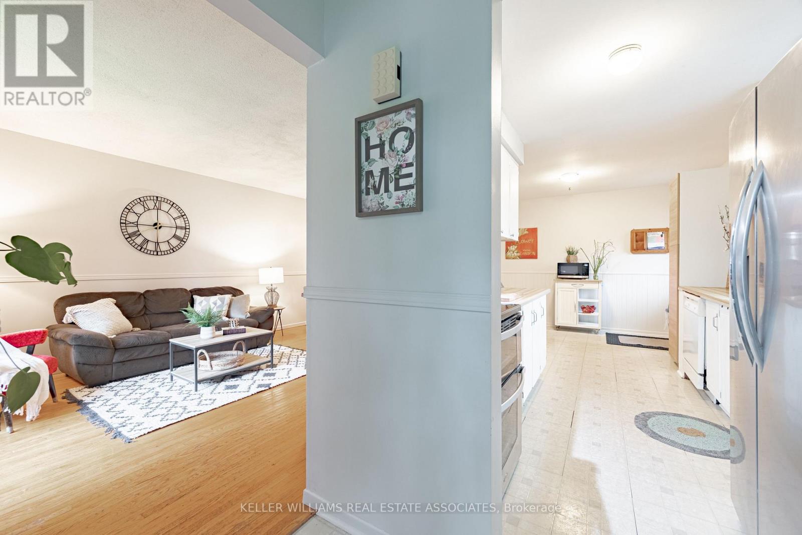 15 Lloyd Place, Kawartha Lakes (Lindsay), Ontario  K9V 5C1 - Photo 3 - X12167275