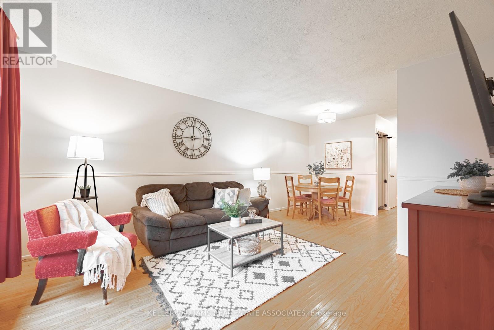 15 Lloyd Place, Kawartha Lakes (Lindsay), Ontario  K9V 5C1 - Photo 4 - X12167275