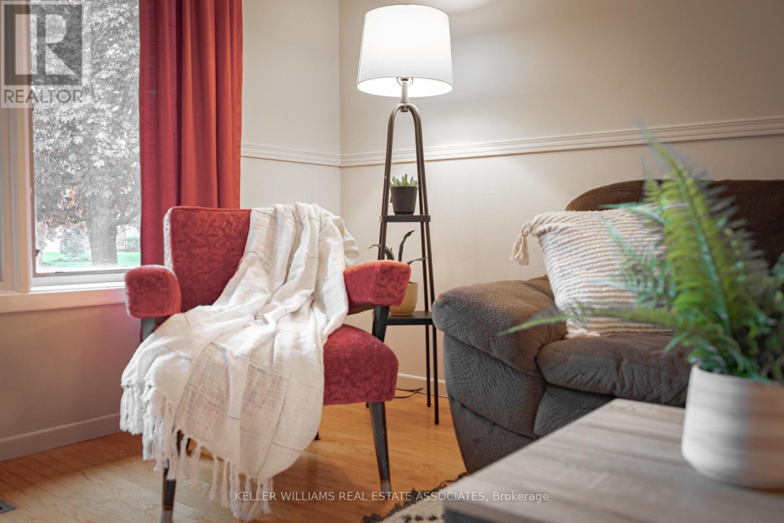 15 Lloyd Place, Kawartha Lakes (Lindsay), Ontario  K9V 5C1 - Photo 5 - X12167275