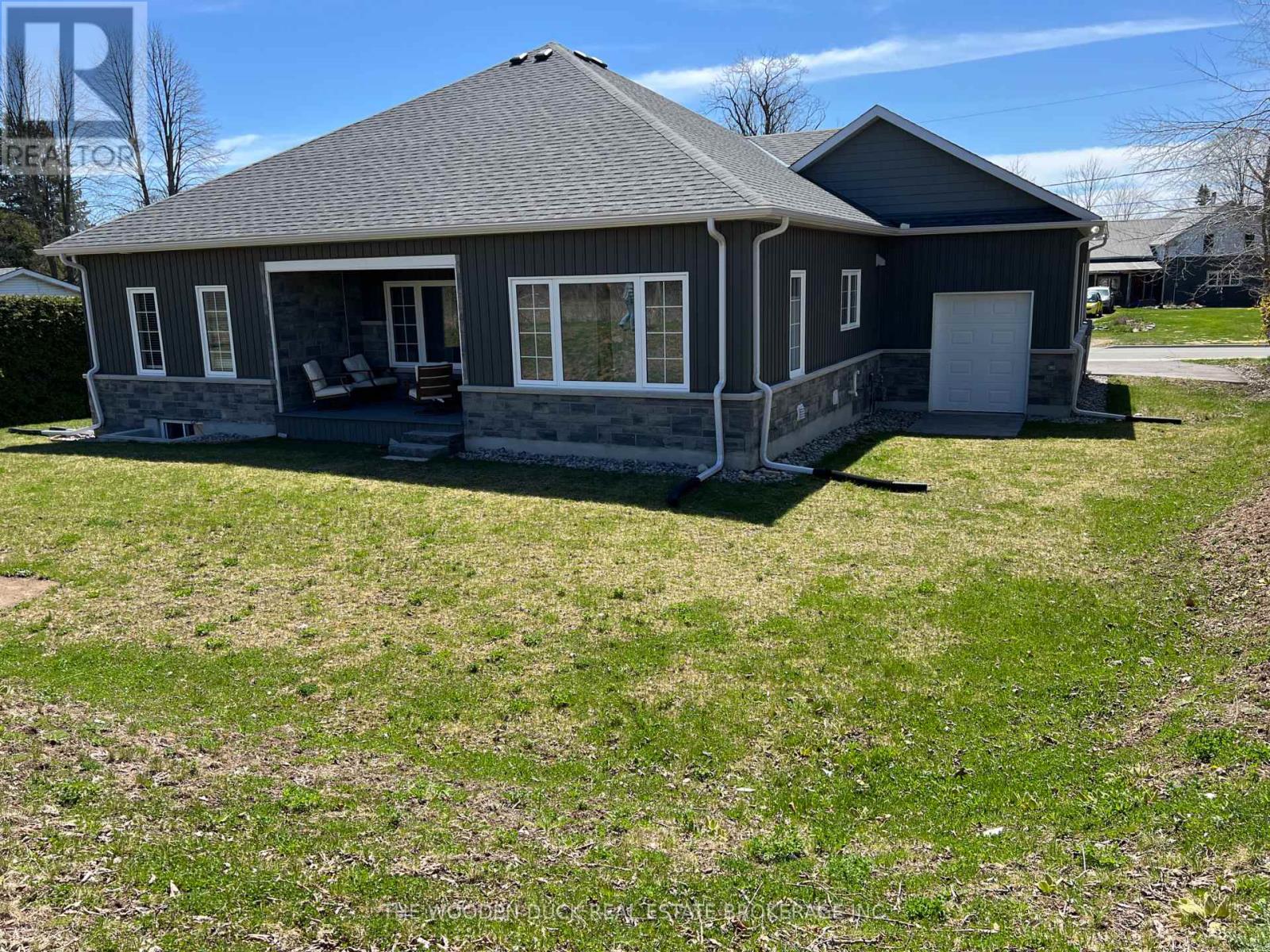 3 Mclean Avenue, Havelock-Belmont-Methuen (Havelock), Ontario  K0L 1Z0 - Photo 2 - X12168029