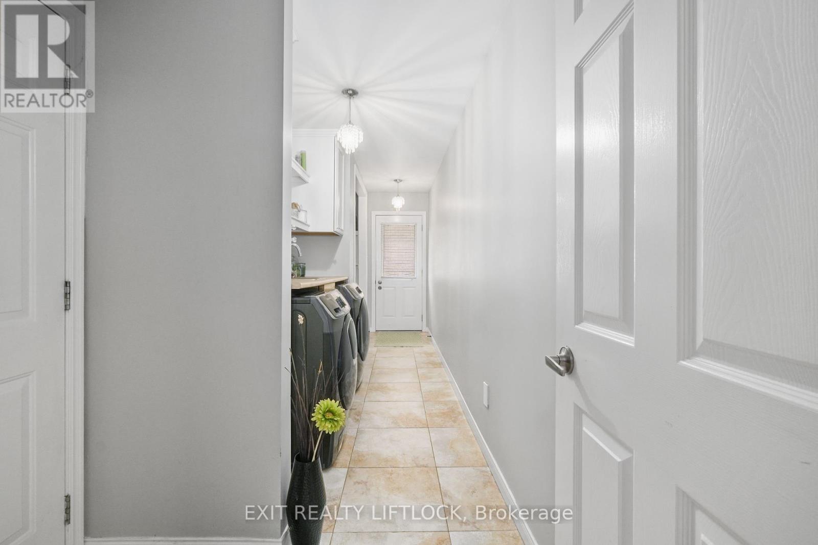 1357 Hetherington Drive, Peterborough North (University Heights), Ontario  K9L 1X5 - Photo 18 - X12168194