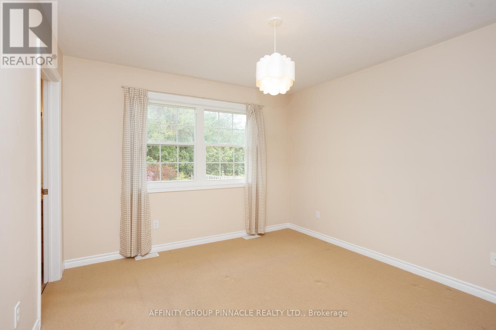 10 Champlain Boulevard, Kawartha Lakes (Lindsay), Ontario  K9V 0H9 - Photo 19 - X12168463