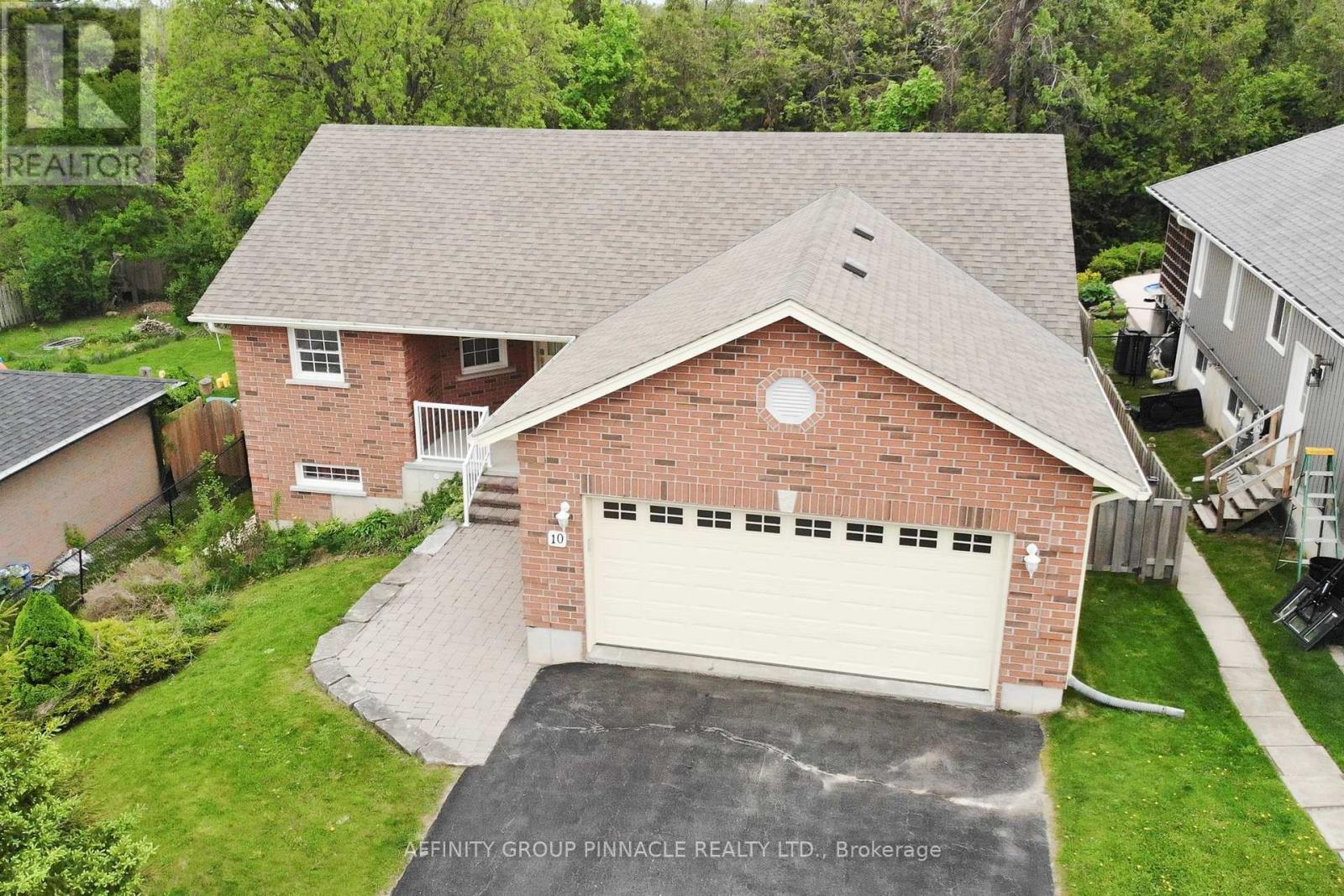 10 Champlain Boulevard, Kawartha Lakes (Lindsay), Ontario  K9V 0H9 - Photo 2 - X12168463