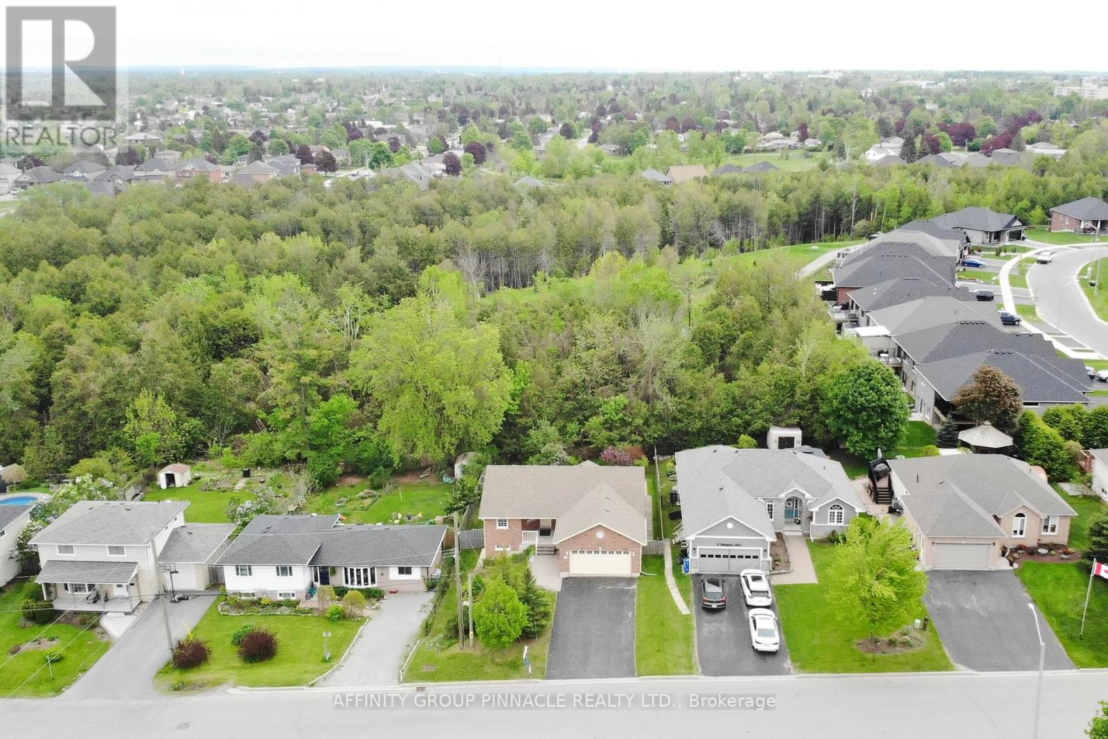 10 Champlain Boulevard, Kawartha Lakes (Lindsay), Ontario  K9V 0H9 - Photo 48 - X12168463