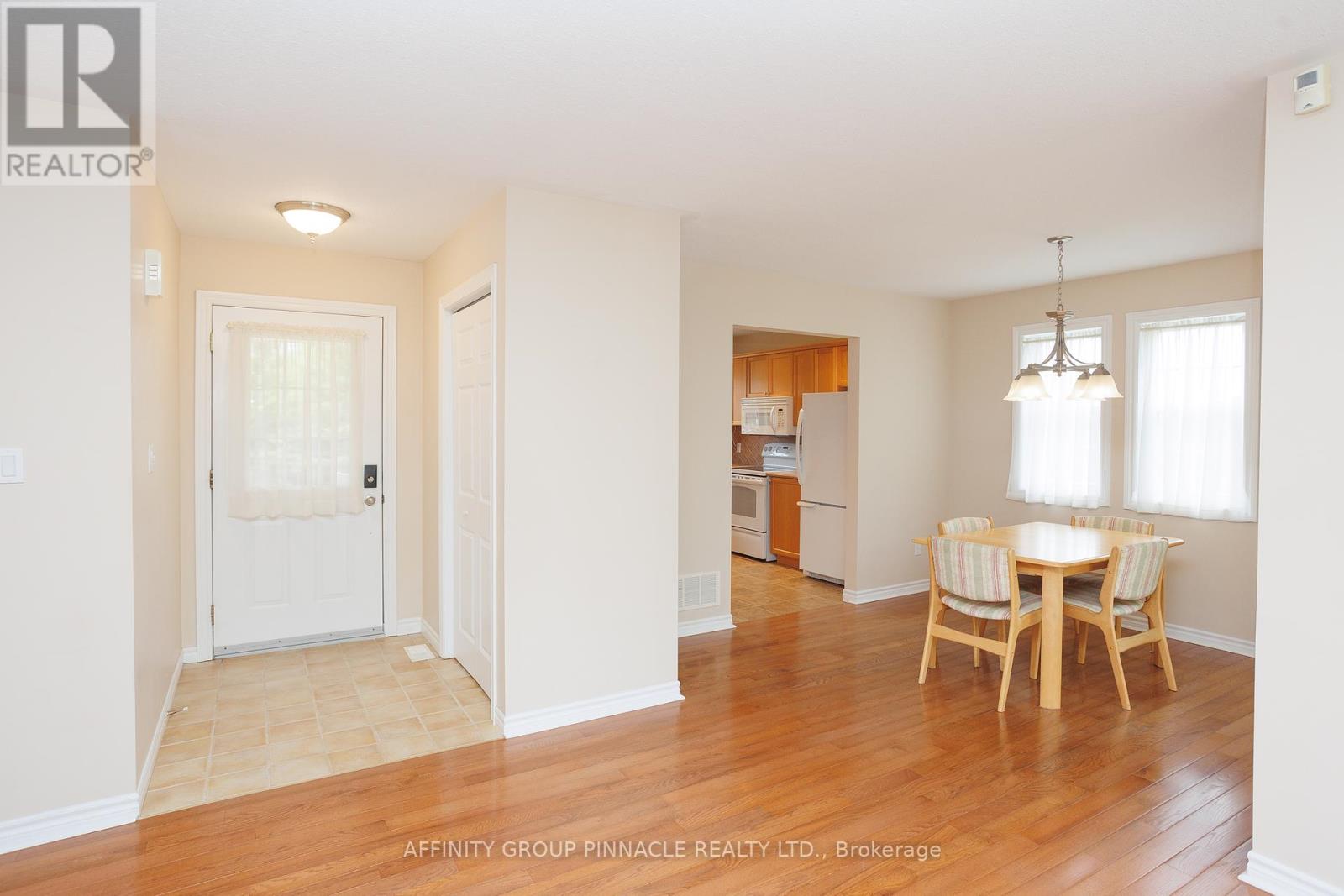 10 Champlain Boulevard, Kawartha Lakes (Lindsay), Ontario  K9V 0H9 - Photo 9 - X12168463