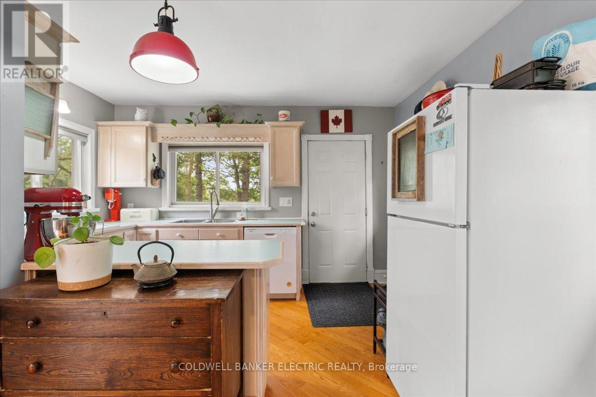 979 Water Street, Douro-Dummer, Ontario  K0L 3A0 - Photo 10 - X12168758