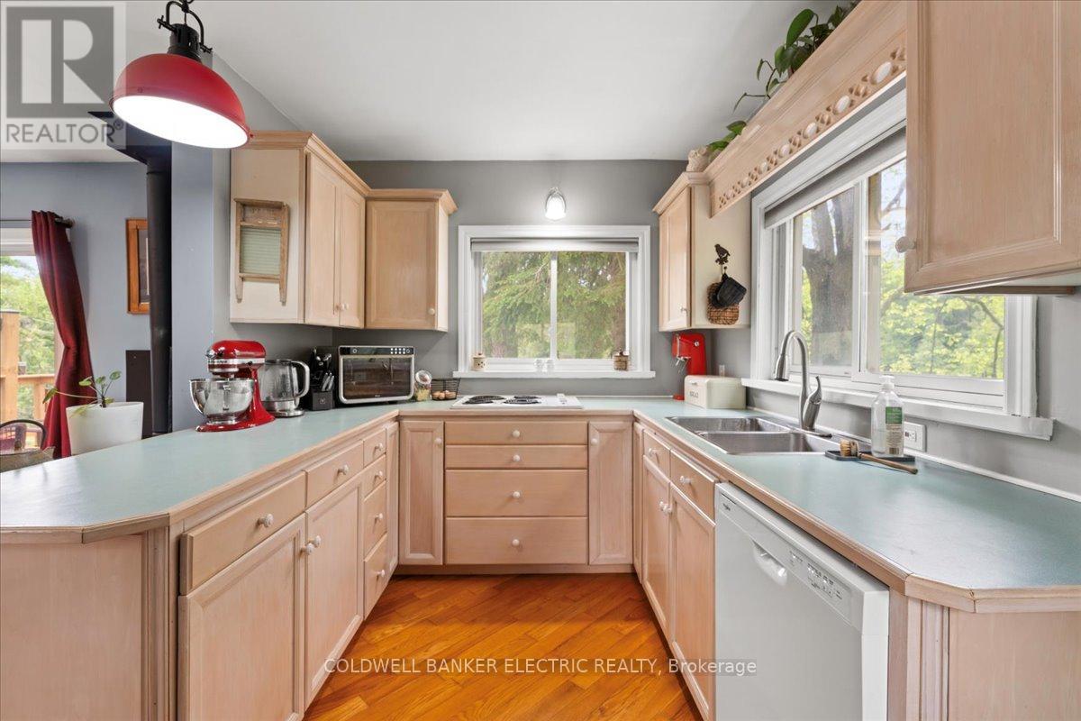 979 Water Street, Douro-Dummer, Ontario  K0L 3A0 - Photo 6 - X12168758