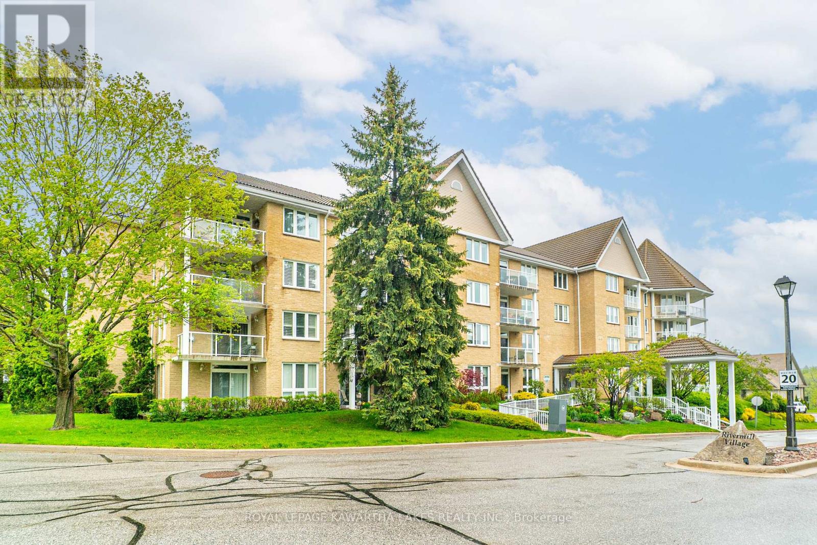 203 - 51 Rivermill Boulevard, Kawartha Lakes (Lindsay), Ontario  K9V 6E8 - Photo 6 - X12169130