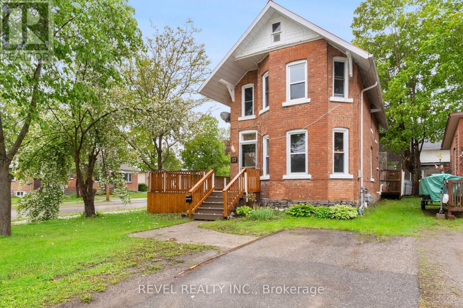 37 St Lawrence Street, Kawartha Lakes (Lindsay), Ontario  K9V 2K1 - Photo 2 - X12169659