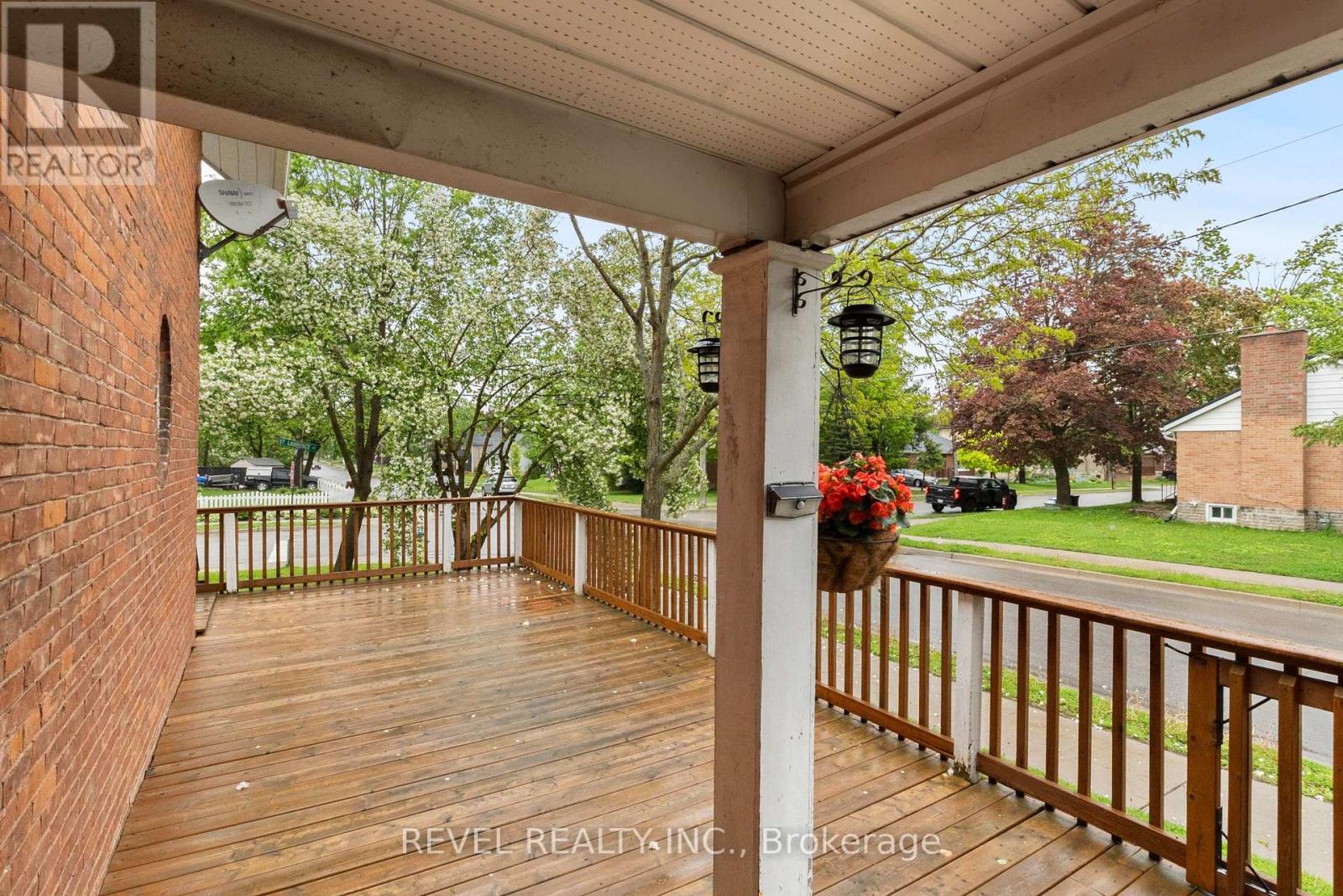 37 St Lawrence Street, Kawartha Lakes (Lindsay), Ontario  K9V 2K1 - Photo 3 - X12169659