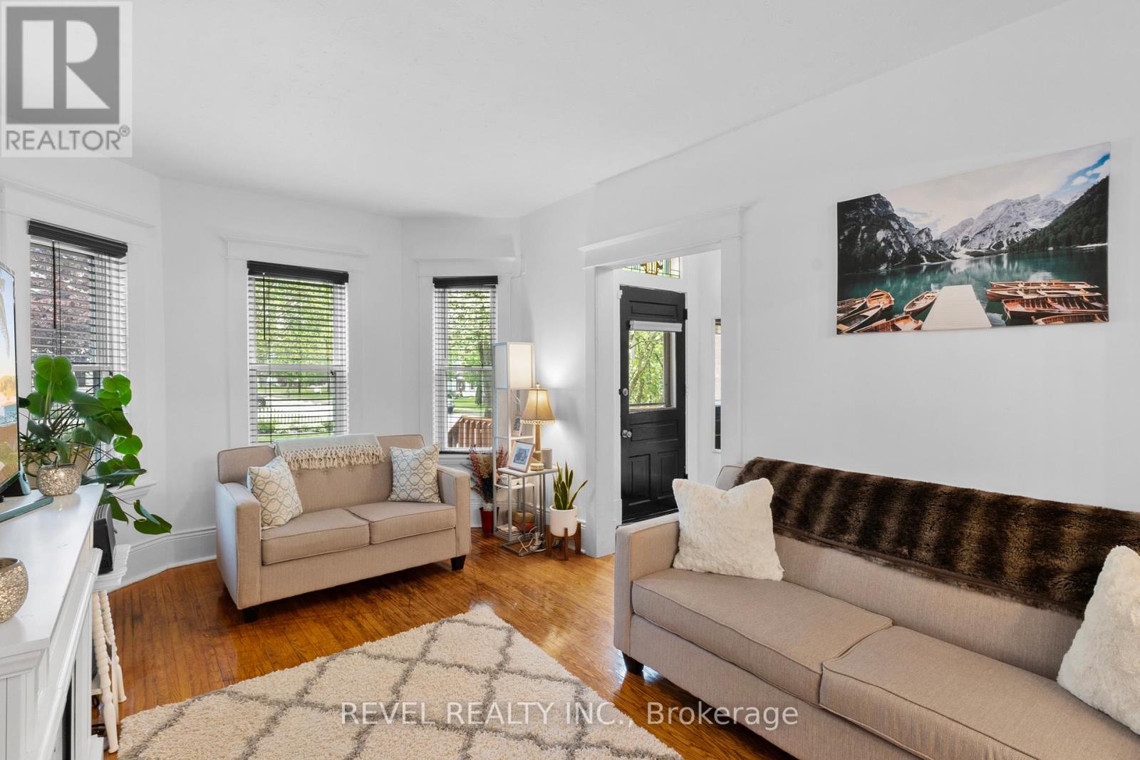 37 St Lawrence Street, Kawartha Lakes (Lindsay), Ontario  K9V 2K1 - Photo 4 - X12169659