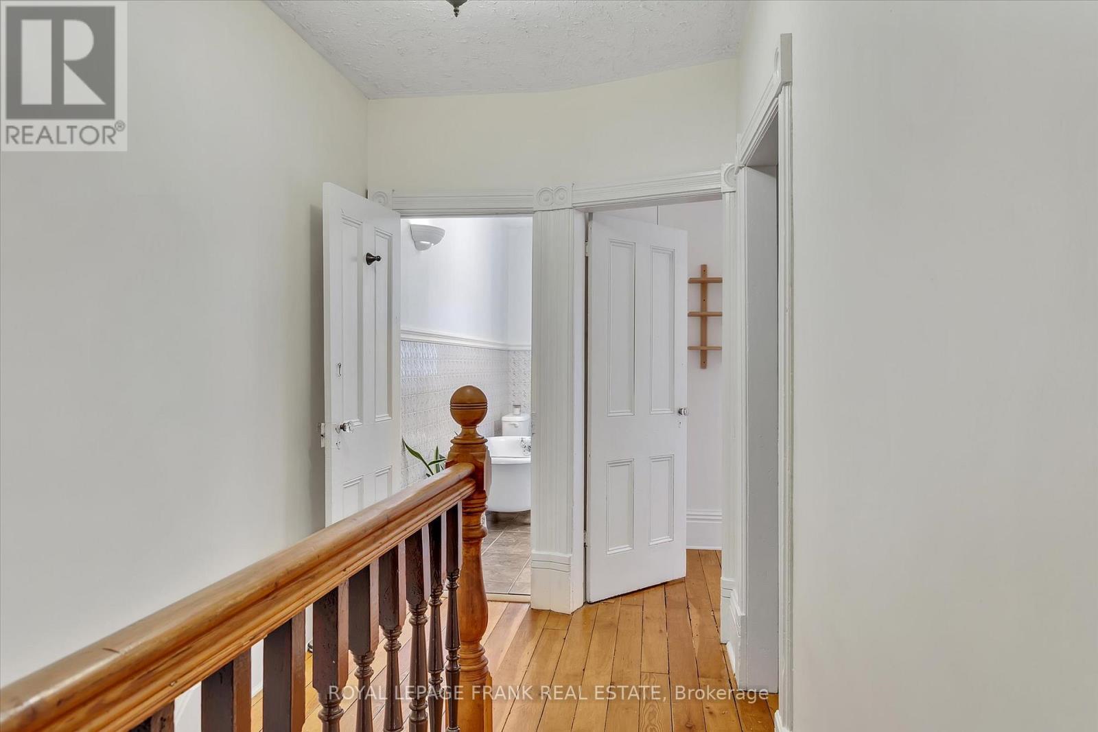 565 Gilmour Street, Peterborough Central (Old West End), Ontario  K9H 2K3 - Photo 19 - X12169748