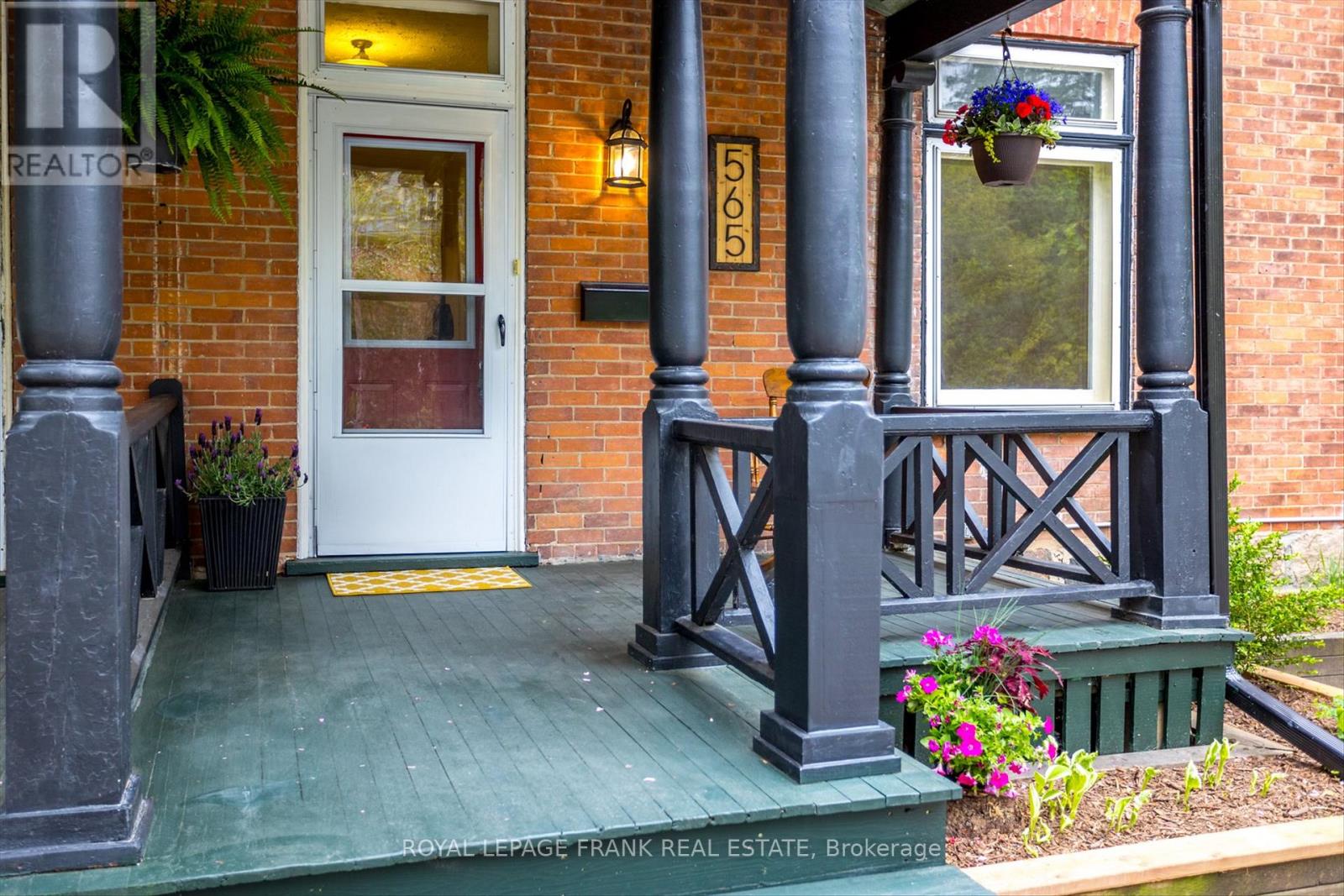 565 Gilmour Street, Peterborough Central (Old West End), Ontario  K9H 2K3 - Photo 4 - X12169748