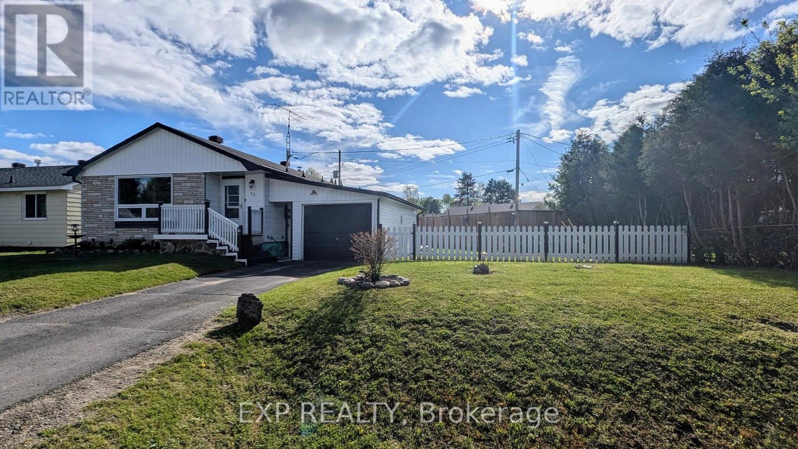 42 Larch Street, Highlands East (Bicroft Ward), Ontario  K0L 1M0 - Photo 3 - X12170756