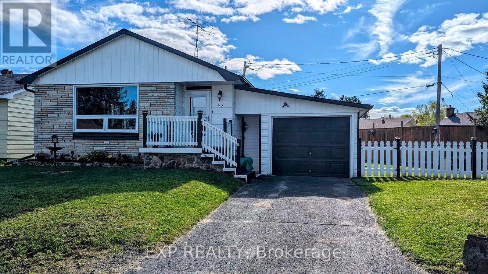 42 Larch Street, Highlands East (Bicroft Ward), Ontario  K0L 1M0 - Photo 4 - X12170756