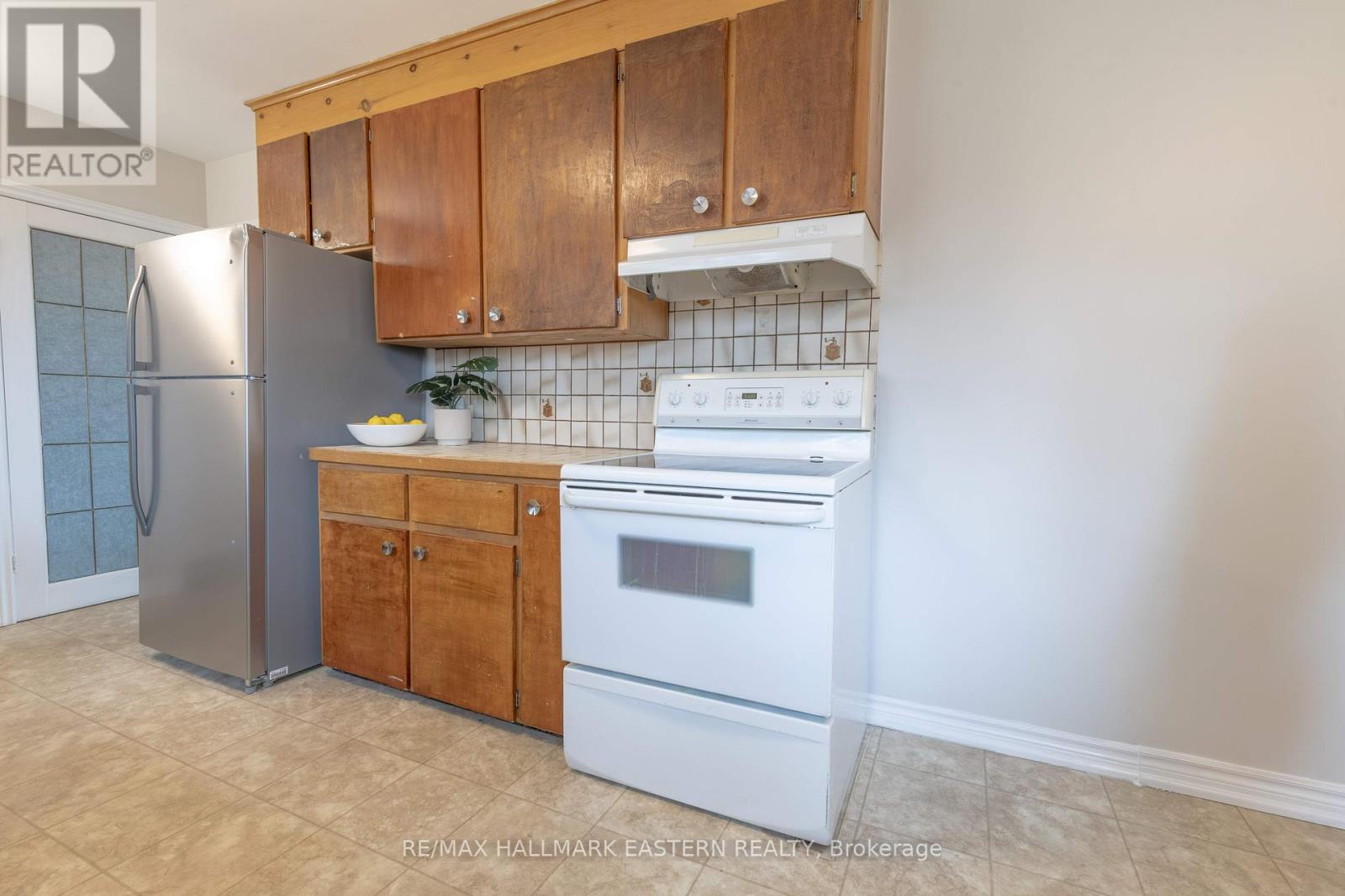 204 Hillview Drive, Peterborough North (South), Ontario  K9K 2N2 - Photo 14 - X12171097