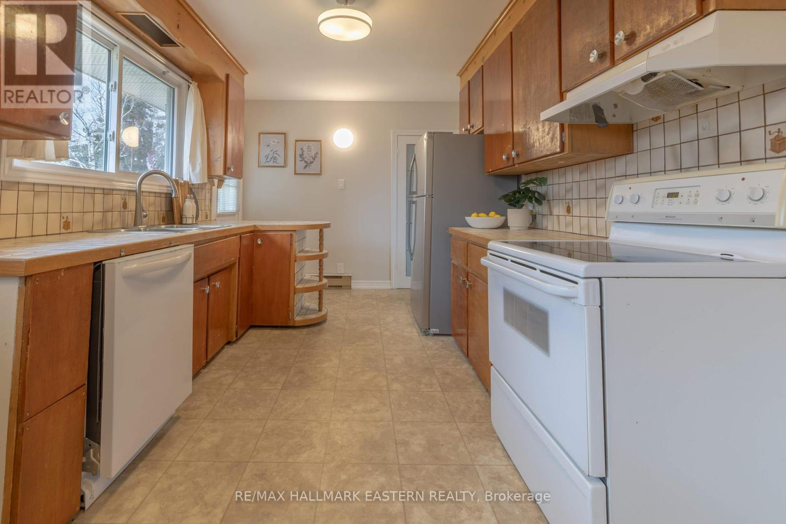 204 Hillview Drive, Peterborough North (South), Ontario  K9K 2N2 - Photo 15 - X12171097