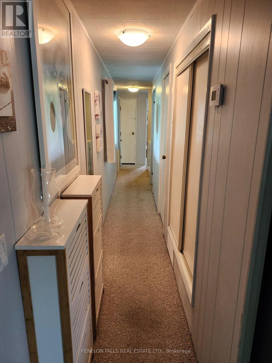 2 Park Crescent, Kawartha Lakes (Lindsay), Ontario  K9V 0H5 - Photo 13 - X12171784