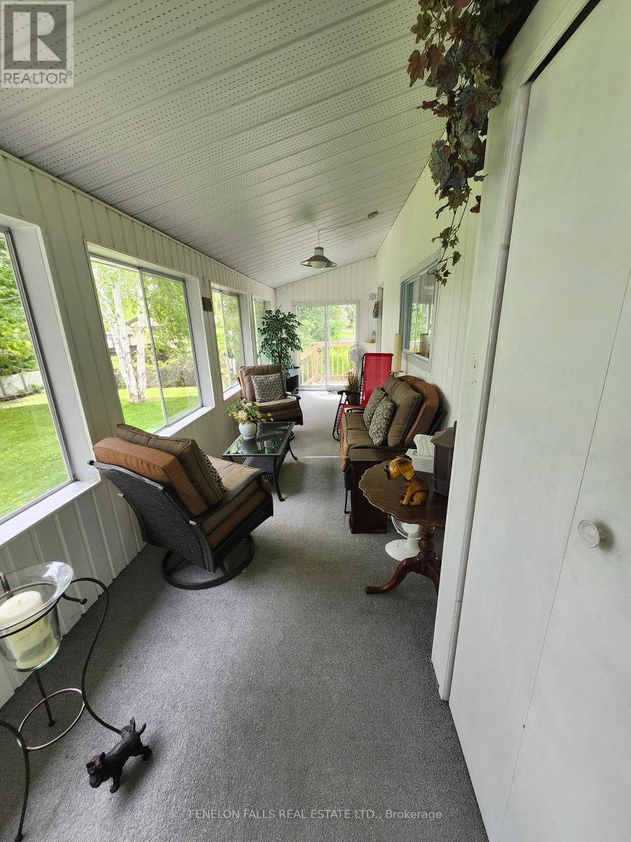 2 Park Crescent, Kawartha Lakes (Lindsay), Ontario  K9V 0H5 - Photo 23 - X12171784